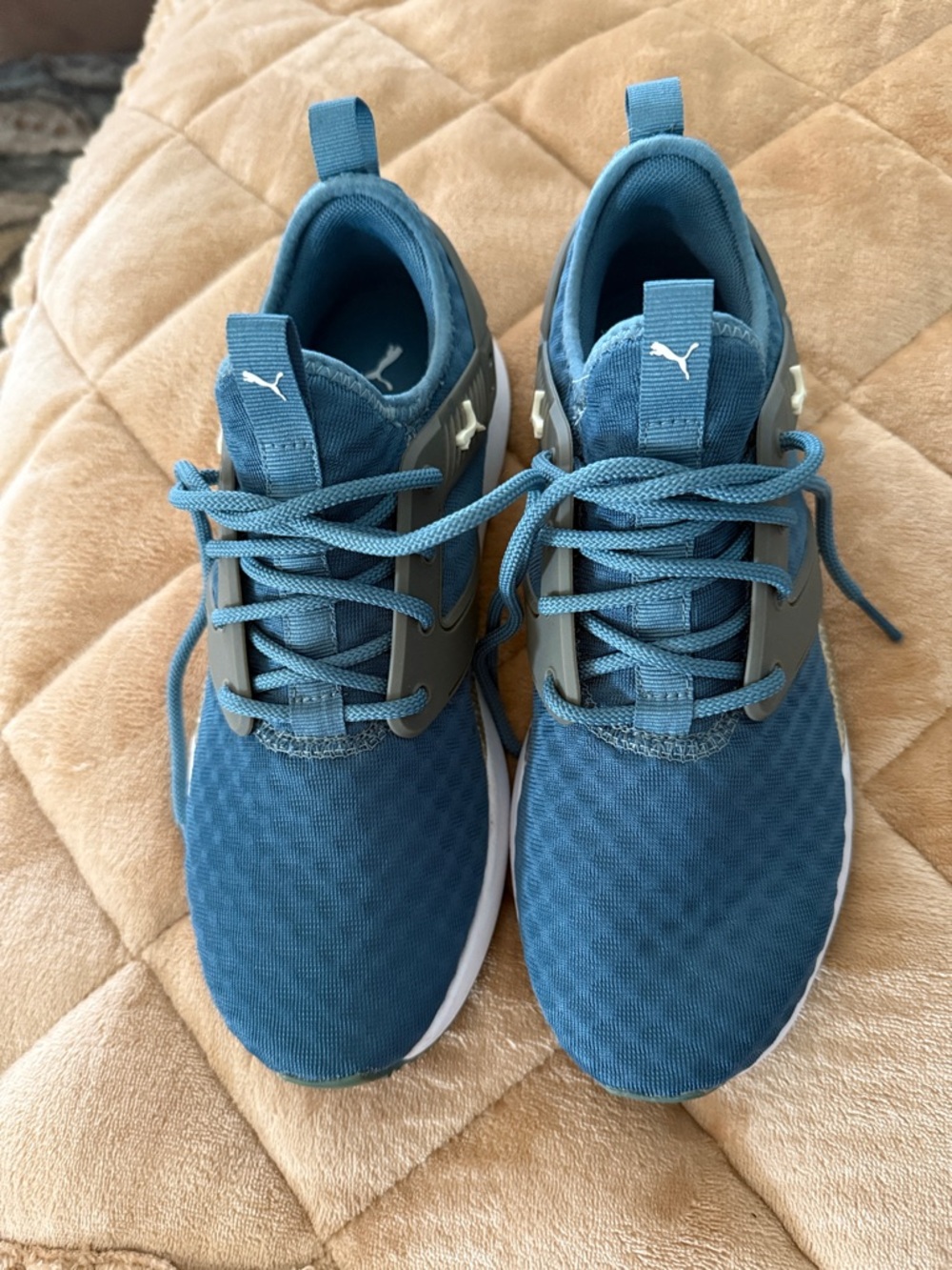 Puma women’s Teal Blue Mesh Sneakers